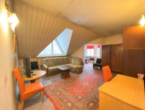 NUOMOJAMI du atskiri erdvūs kambariai (po 30 kv. m.) nuosavame name Juodšiliuose